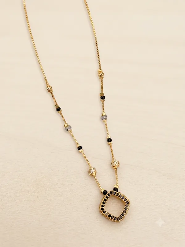 Multicolor_Bead_Rounded_Square_Pendant_Necklace_For_Women