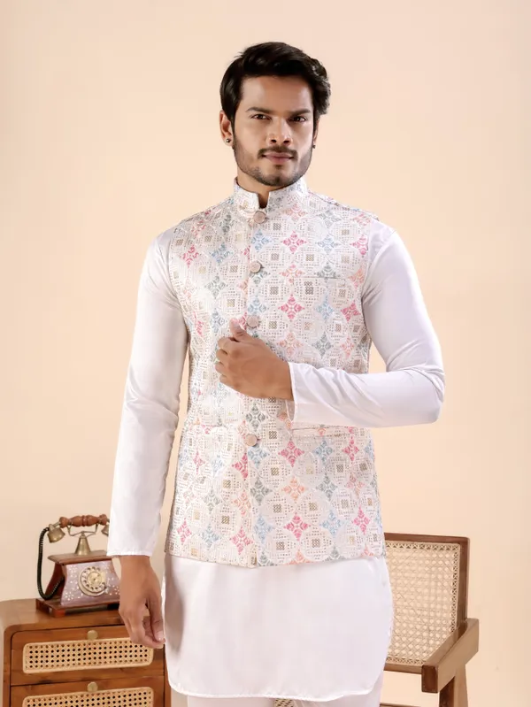D6_Embroidery_Koti_White