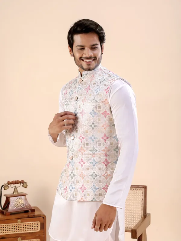 D6_Embroidery_Koti_White