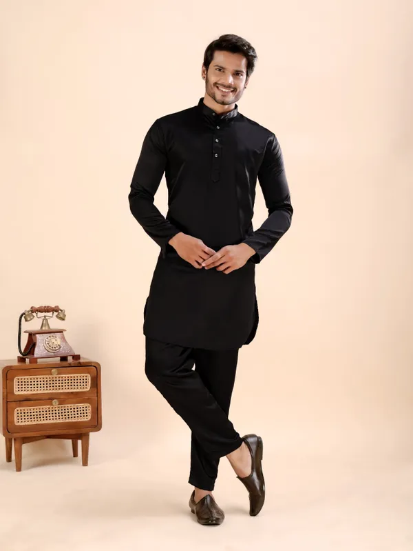 Satin_Black_Print_Koti_Set
