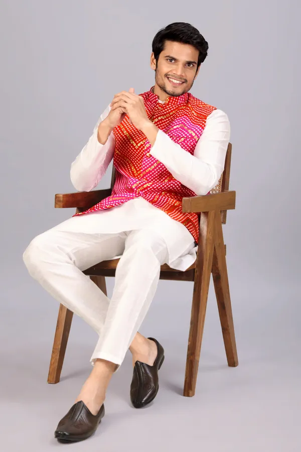 Pink_And_Red_Bandhani_Kurta_Koti_Set_For_Men