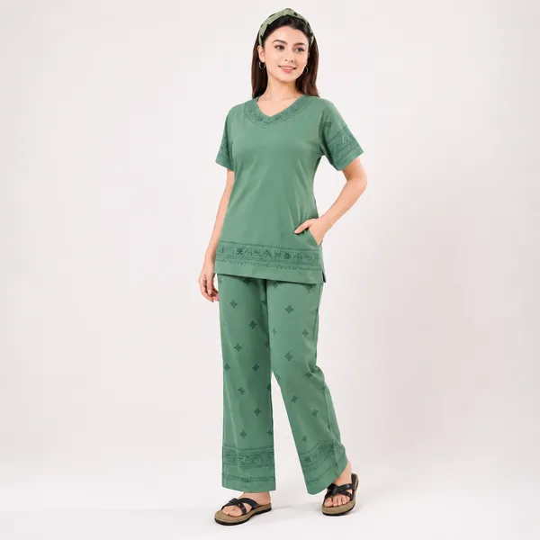Green_Cotton_Lycra_Ethnic_Print_V-Neck_Night_Suit_For_Women