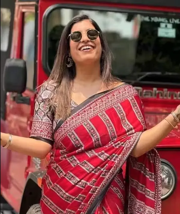 Red_And_Black_Moss_Silk_Crepe_Saree_Matching_Blouse_Piece_For_Women