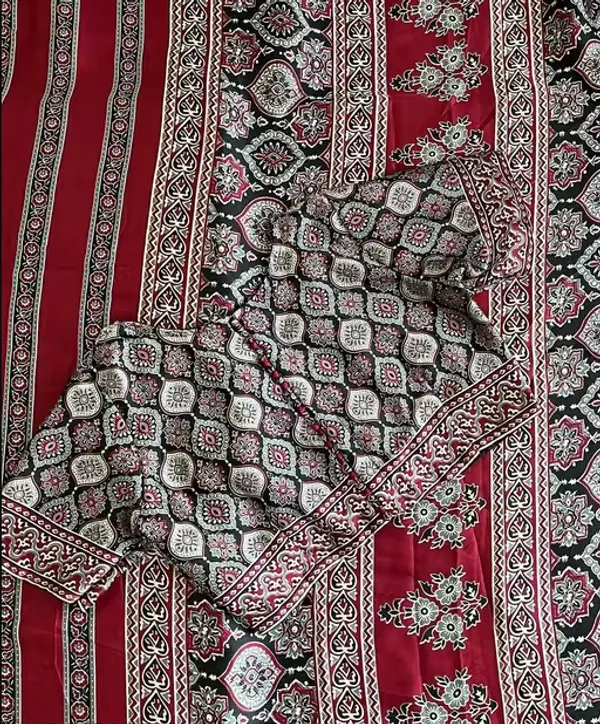 Red_And_Black_Moss_Silk_Crepe_Saree_Matching_Blouse_Piece_For_Women