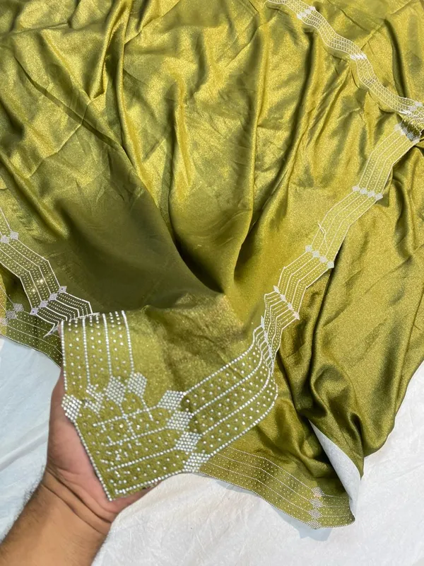 Olive_Green_Mulberry_Silk_Saree_Matching_Blouse_Piece_For_Women