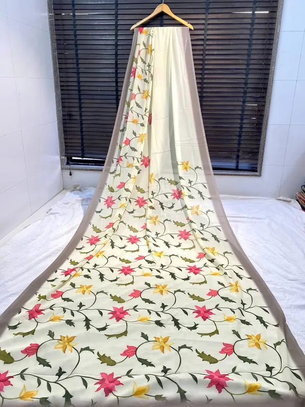 Off-White_Pure_Georgette_Saree_Matching_Blouse_Piece_For_Women
