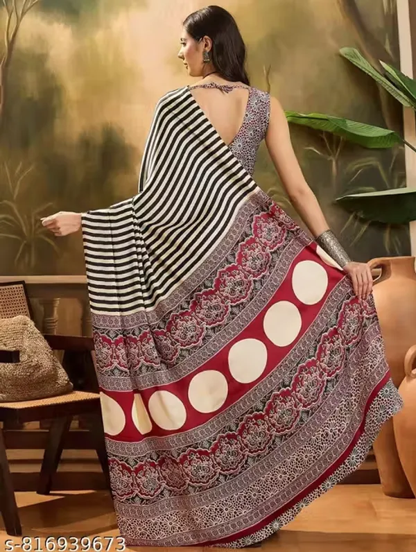 Black_And_Beige_Moss_Silk_Crepe_Saree_Matching_Blouse_Piece_For_Women