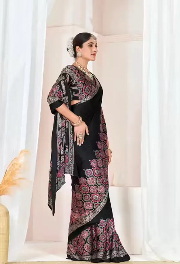 Black_And_Pink_Moss_Silk_Crepe_Saree_Matching_Blouse_Piece_For_Women