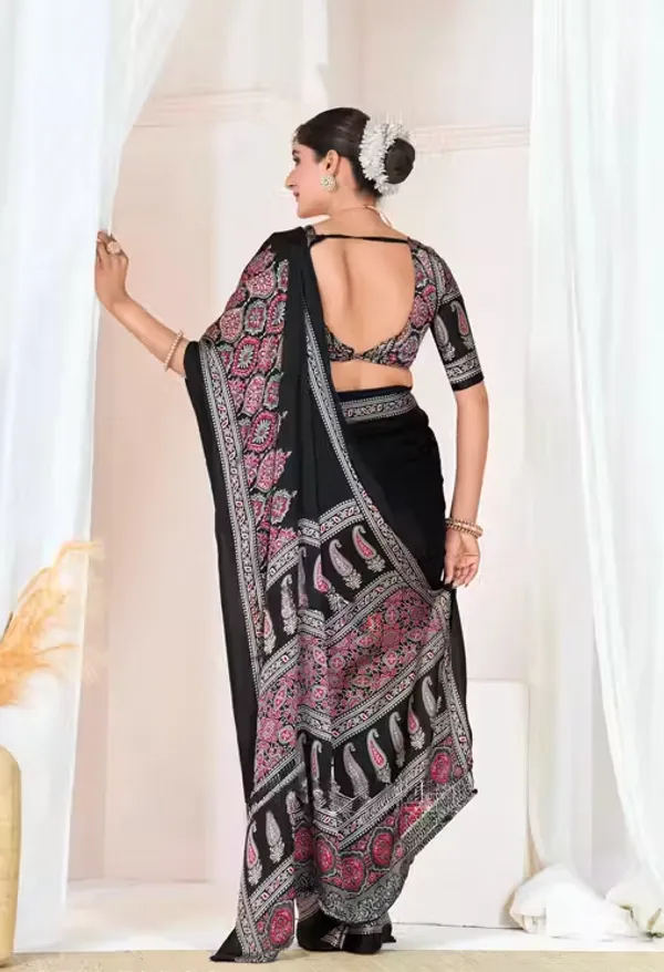 Black_And_Pink_Moss_Silk_Crepe_Saree_Matching_Blouse_Piece_For_Women