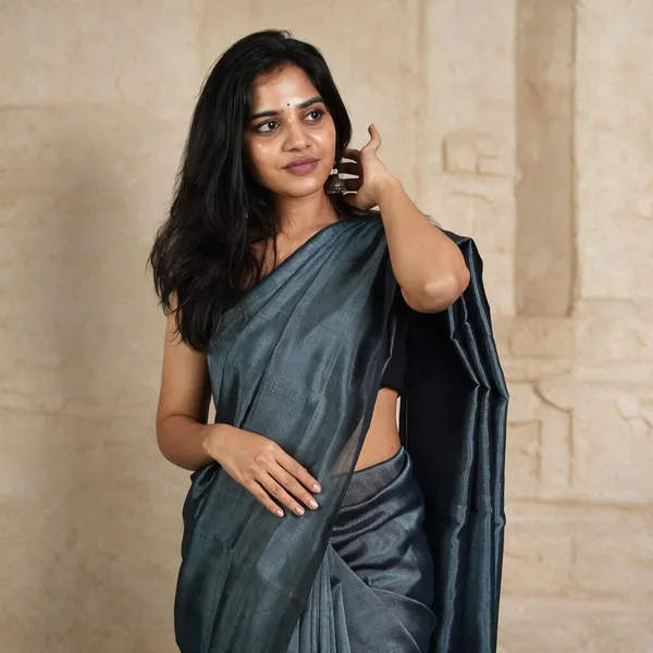 Grey_Handloom_Mangalagiri_Pattu_Gap_Border_Saree_For_Women