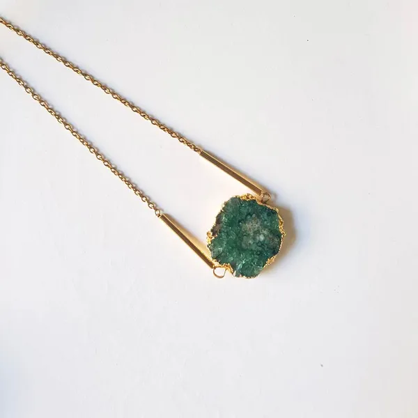 Minimal_Abstract_Stone_Necklace_Green