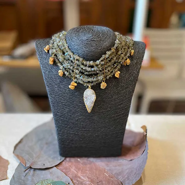Majestic_Grey_Multicolor_Statement_Necklace_Labradorite_Grey