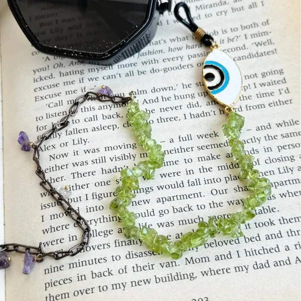 Ocean_Drift_Evil_Eye_Specs_Chain_Holder_Light_Green