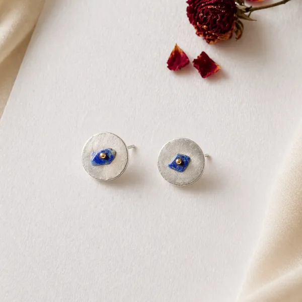 Lumi_Re_Blue_Minimal_Studs_Blue
