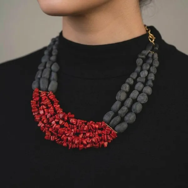 Red_Humming_Statement_Necklace_Red_And_Black