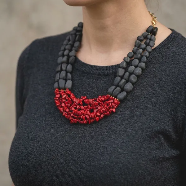 Blue_Humming_Statement_Necklace_Red_Black