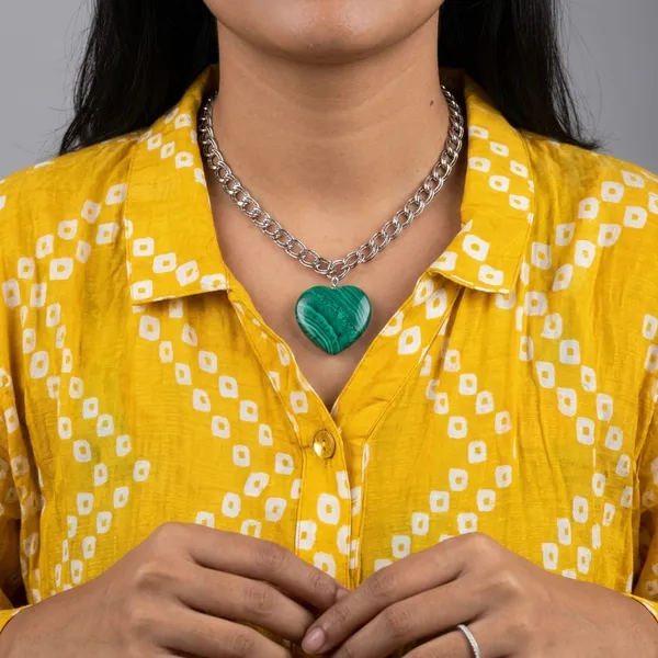 Green_Hues_Malachite_Heart_Shape_Necklace