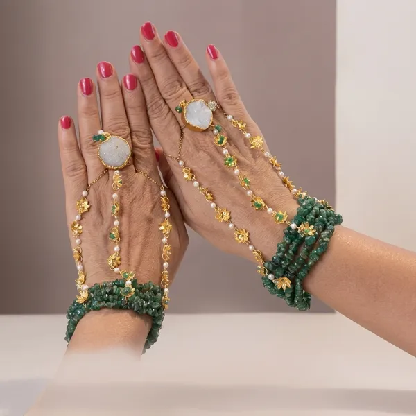 Timeless_Deep_Green_Floral_Hath_Pocha_Pair_Wedding_Accessory