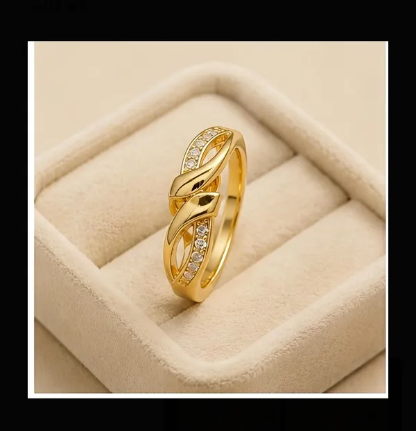 Gold_Alloy_Twisted_Crystal_Studded_Ring_For_Women