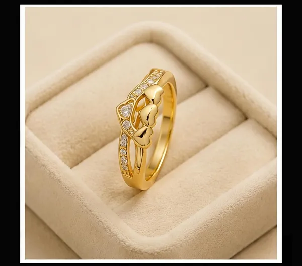 Gold_Alloy_Crystal_Leaf_Design_Ring_For_Women
