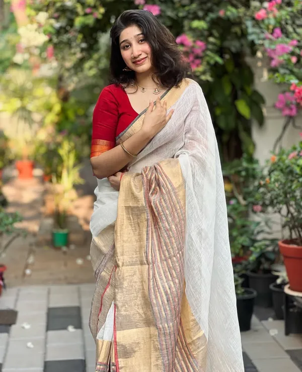 Off_white_Semi_Linen_Maha-big_zari_border_saree