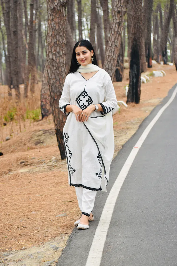 We_Are_Here_To_Spread_Some_Magic_To_Your_Ethnic_Heavy_Cotton_Katha_Work_And_Embroidery_Work_And_Beautiful_Lace_Work