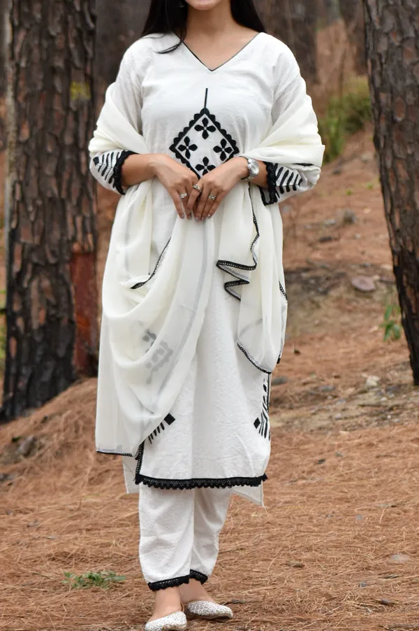 We_Are_Here_To_Spread_Some_Magic_To_Your_Ethnic_Heavy_Cotton_Katha_Work_And_Embroidery_Work_And_Beautiful_Lace_Work