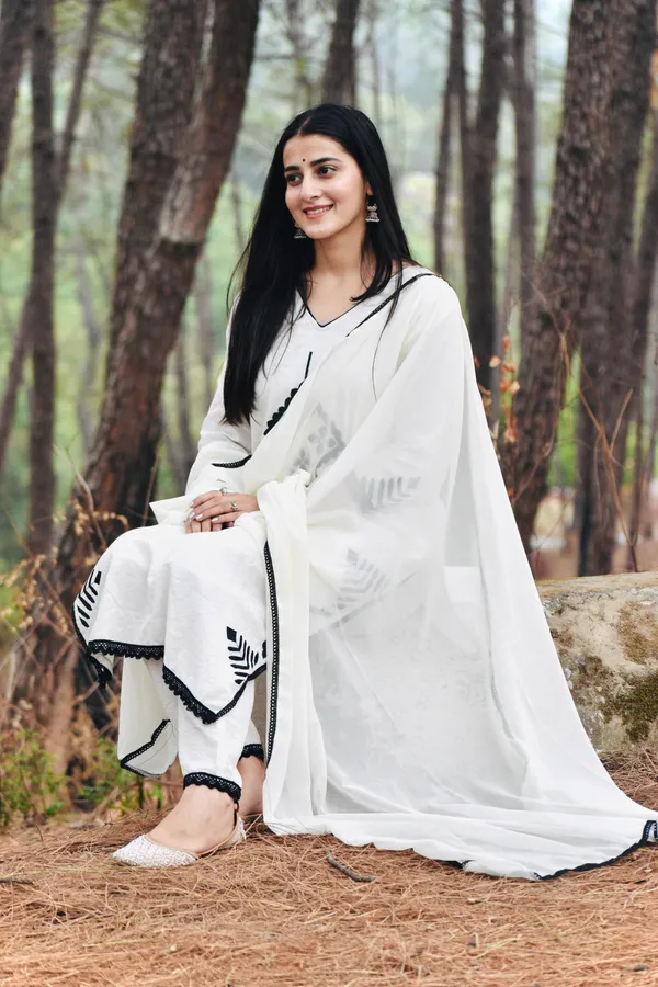 We_Are_Here_To_Spread_Some_Magic_To_Your_Ethnic_Heavy_Cotton_Katha_Work_And_Embroidery_Work_And_Beautiful_Lace_Work