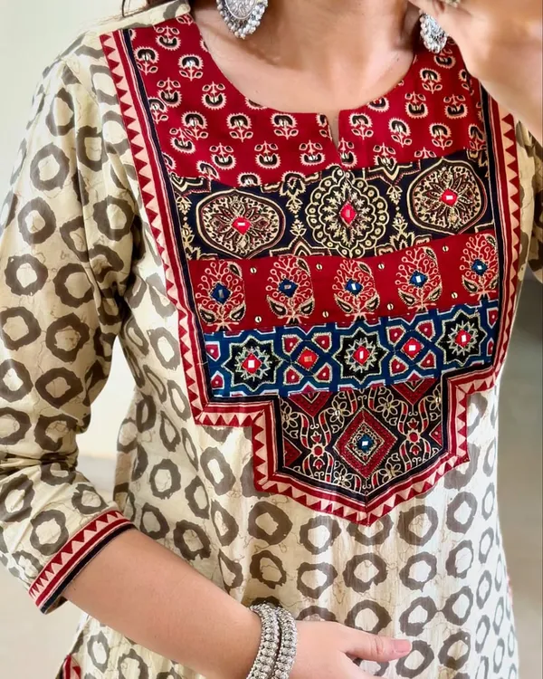 Featuring_Fully_Elegant_Premium_Muslin_Suit_Set_Which_Is_Beautifully_Decorated_With_Hand_Khatli_Work_And_Original_Mirror_Work_With_Butti_Pattern_Swred08