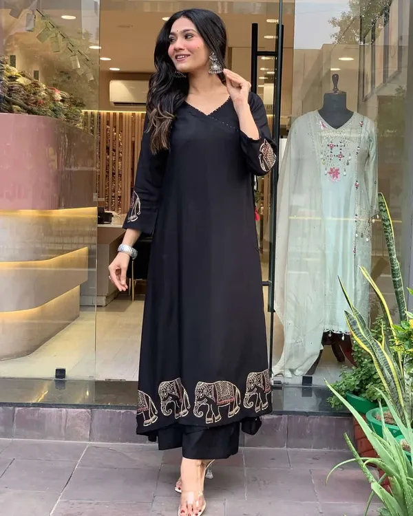 Upgrade_Your_Office_Wear_Wardrobe_With_This_Classy_Kurti_Embroidery_Work_Detailing_With_White