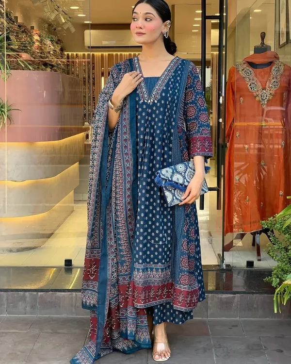 Featuring_Beautiful_Heavy_Suit_Set_Which_Is_Beautifully_Decorated_With_Handwork_Weaving_And_Prints_It_I_Paired_With_Matching_Pants_And_Dupatta_Swsk06