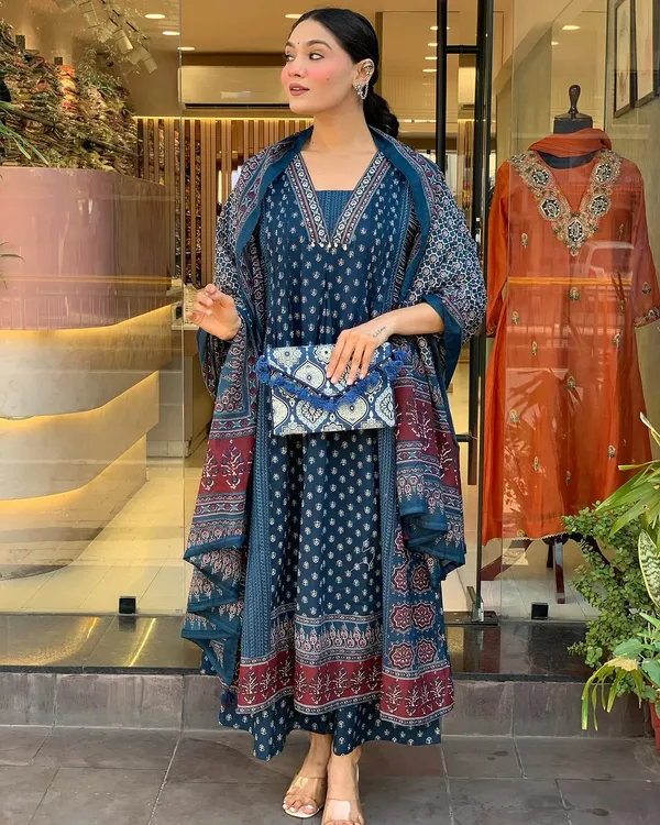 Featuring_Beautiful_Heavy_Suit_Set_Which_Is_Beautifully_Decorated_With_Handwork_Weaving_And_Prints_It_I_Paired_With_Matching_Pants_And_Dupatta_Swsk06