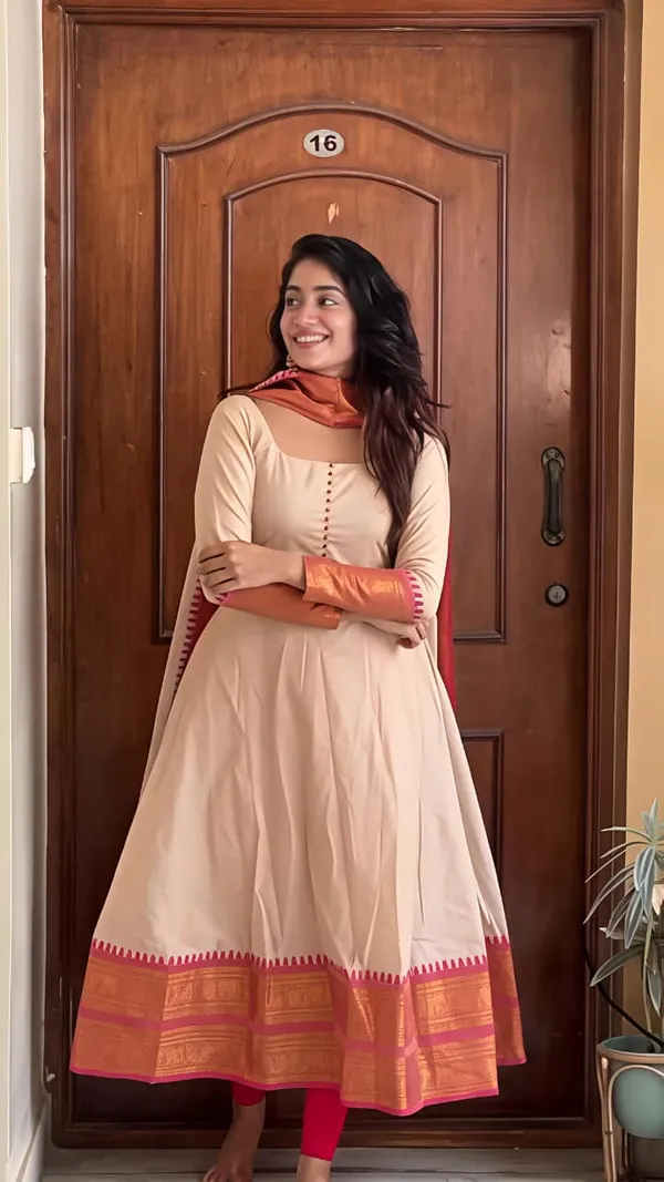 Featuring_Beautiful_Heavy_Suit_Set_Which_Is_Beautifully_Decorated_Potli_It_Is_Paired_With_Matching_Duppata_Rrrd01