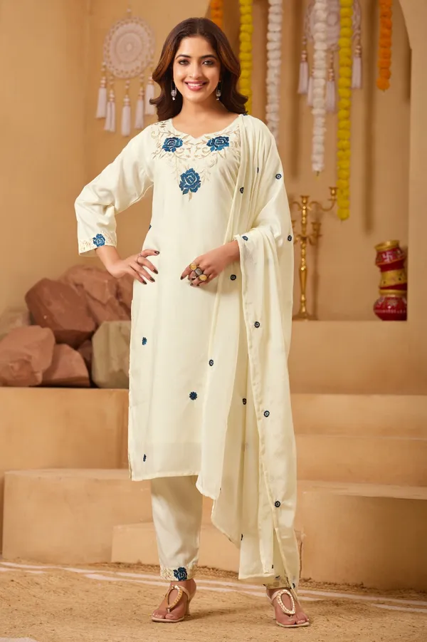 Featuring_Beautiful_Heavy_Suit_Set_Which_Is_Beautifully_Decorated_Embroidered_Rrrd09