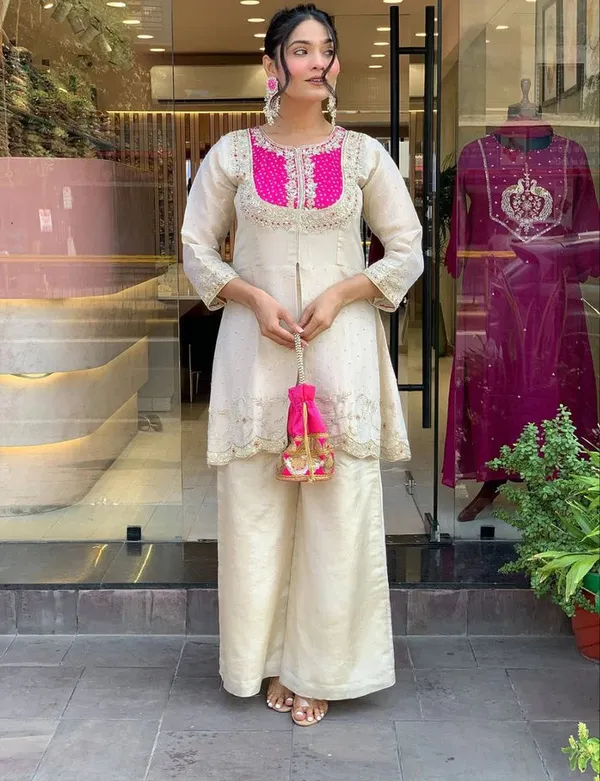 Featuring_Beautiful_Heavy_Set_Which_Is_Beautifully_Decorated_Embroidered_And_Work_Rrrd08_Pink