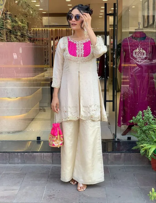 Featuring_Beautiful_Heavy_Set_Which_Is_Beautifully_Decorated_Embroidered_And_Work_Rrrd08_Pink