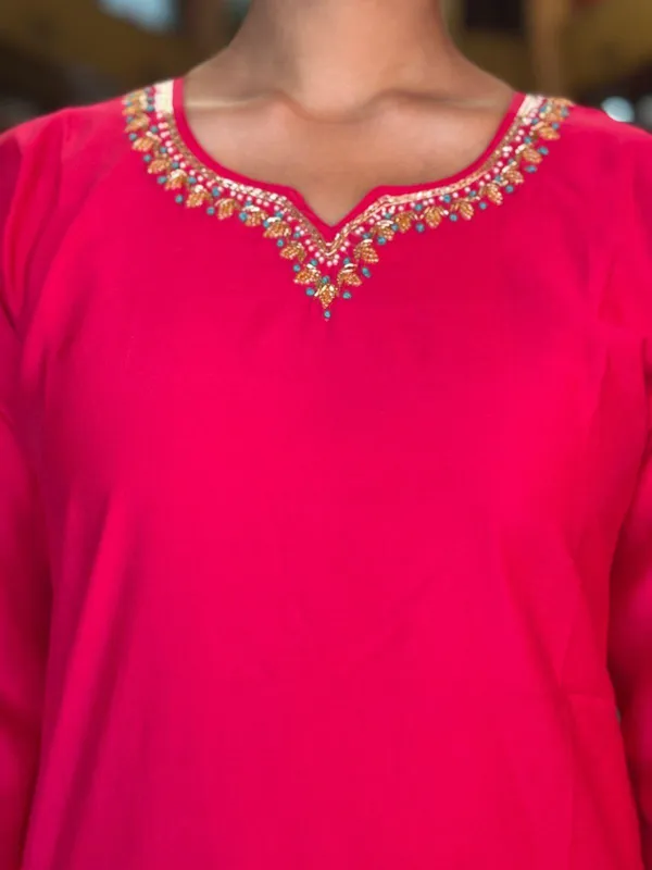 Featuring_Beautiful_Heavy_Set_Which_Is_Beautifully_Decorated_All_Over_Handwork_On_Suit_And_Digital_Print_Swdh04