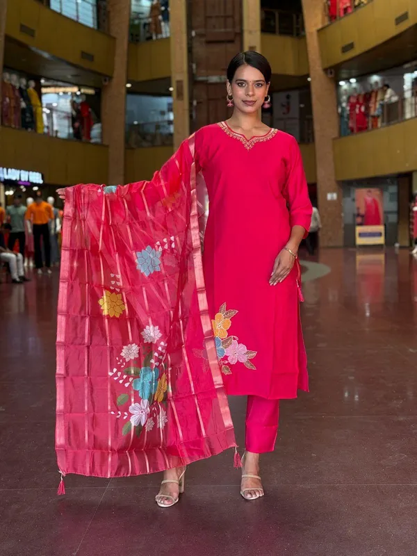 Featuring_Beautiful_Heavy_Set_Which_Is_Beautifully_Decorated_All_Over_Handwork_On_Suit_And_Digital_Print_Swdh04