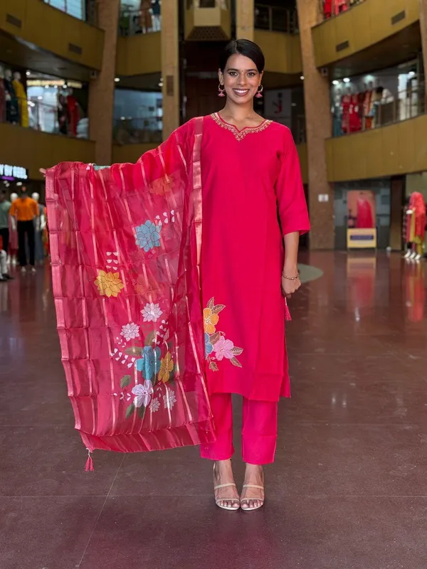 Featuring_Beautiful_Heavy_Set_Which_Is_Beautifully_Decorated_All_Over_Handwork_On_Suit_And_Digital_Print_Swdh04