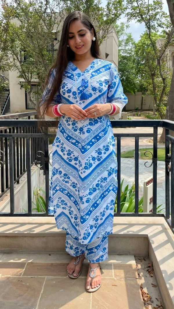 Pure_Fine_Cotton_Fabric_Beautiful_Less_On_Neck_Kurti_With_Pant_With_Cotton_100_100_Swsk19