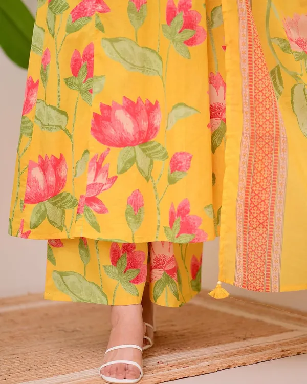 New_Stylish_And_Affordable_Beautiful_Look_Straight_Alia_Cut_Set_With_Beautiful_Print_And_Fabric_Pure_Cotton_Swsk14_Yellow