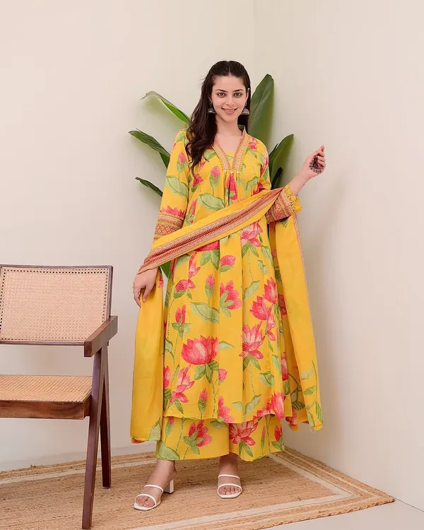 New_Stylish_And_Affordable_Beautiful_Look_Straight_Alia_Cut_Set_With_Beautiful_Print_And_Fabric_Pure_Cotton_Swsk14_Red