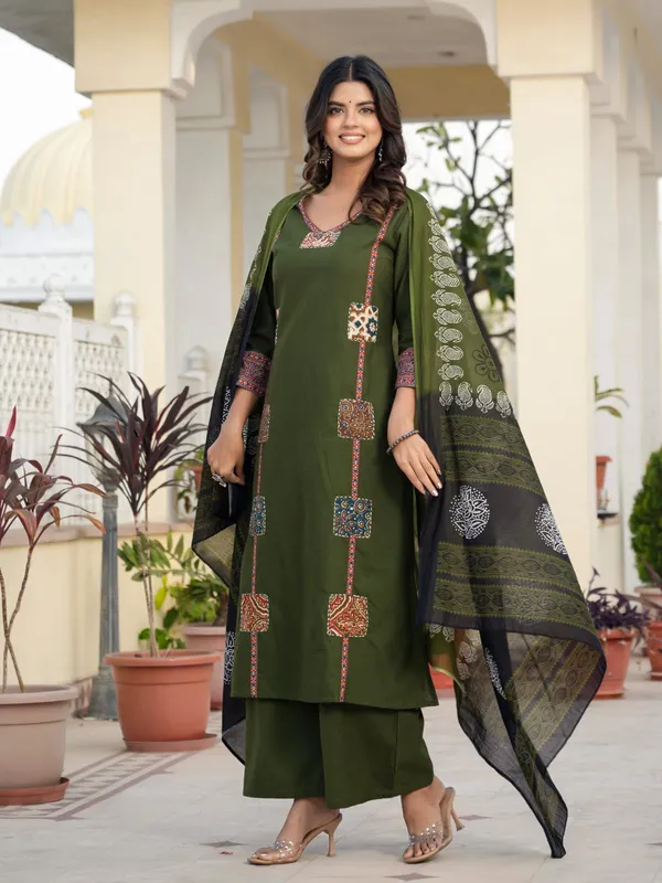 Beautifull_Straight_Petan_Set_With_Beautiful_Pech_Work_And_Hand_Katha_Work_On_All_Over_Kurti_Swsk11_Magenta_Pink