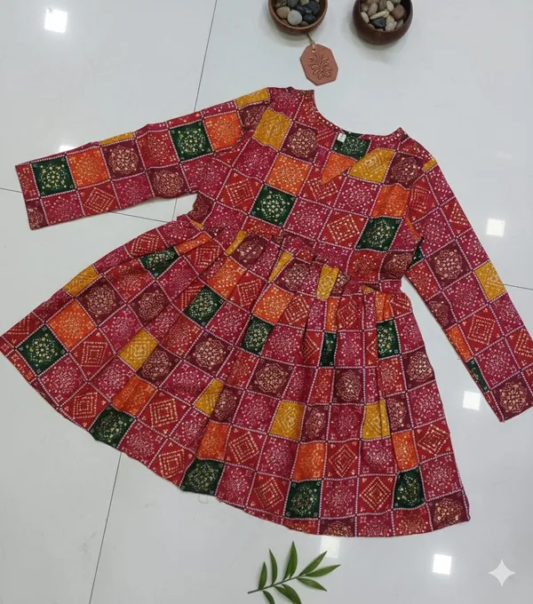 Featuring_Beautiful_Heavy_Suit_Set_Which_Is_Beautifully_Decorated_Foil_Work_Rrd01