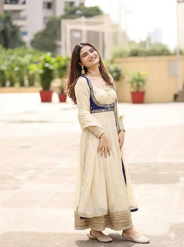 New_Launching_3_Piece_Suit_Set_With_Beautiful_Yoke_Rrrd32