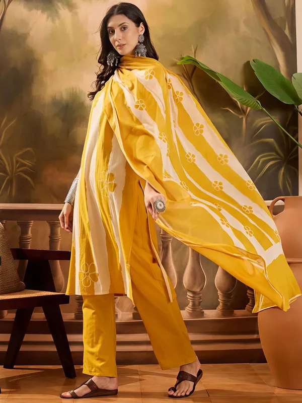 Designer_Festive_Wear_Kurta_Set_With_Statement_Dupatta_Swsk43_Yellow