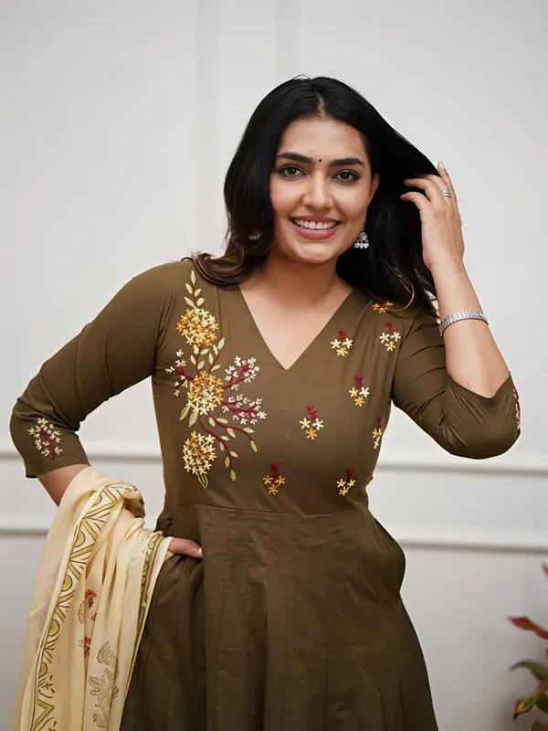 Elegant_Olive_Green_Embroidered_Anarkali_Kurta_Set_With_Printed_Dupatta_Swsk47