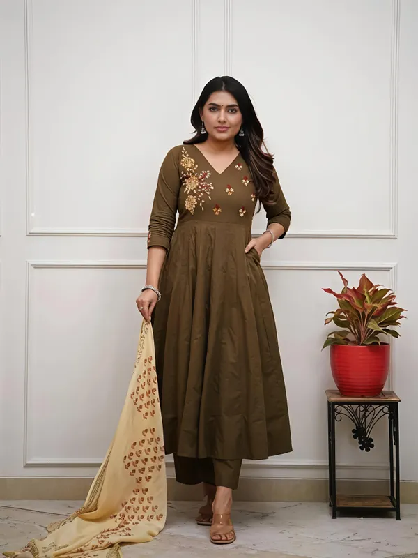 Elegant_Olive_Green_Embroidered_Anarkali_Kurta_Set_With_Printed_Dupatta_Swsk47