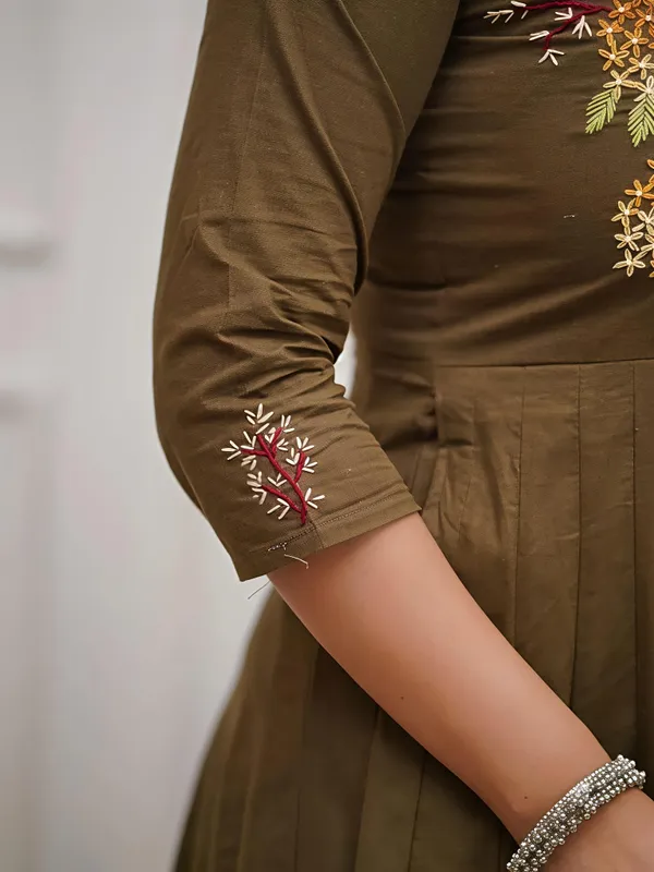 Elegant_Olive_Green_Embroidered_Anarkali_Kurta_Set_With_Printed_Dupatta_Swsk47