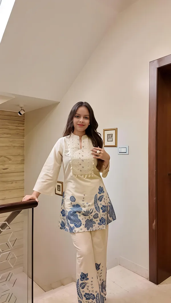 Elegant_Off_White_Printed_Kurta_Set_With_Wide_Leg_Palazzo_Swsk48